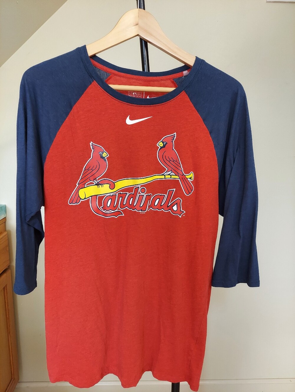 St. Louis Cardinals Nike Raglan 3/4 sleeve shirt  Sz M  Athletic Cut, Red Blue
